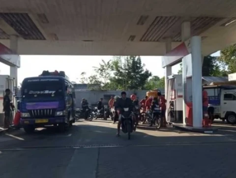 bbm-langka-pascagempa-flores,-distribusi-bantuan-nu-peduli-terkendala