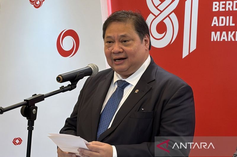 airlangga:-ri-prioritaskan-transformasi-industri-berbasis-tenaga-surya