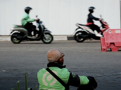 bekerja-tanpa-jaring-pengaman:-pengemudi-ojol-diinjak-perusahaan-platform-dan-dighosting-negara