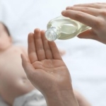 7-minyak-kemiri-untuk-bayi-yang-bagus-dan-aman,-ada-pilihan-bunda?