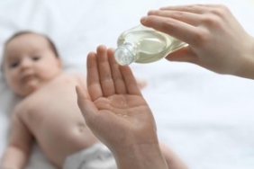 7-minyak-kemiri-untuk-bayi-yang-bagus-dan-aman,-ada-pilihan-bunda?
