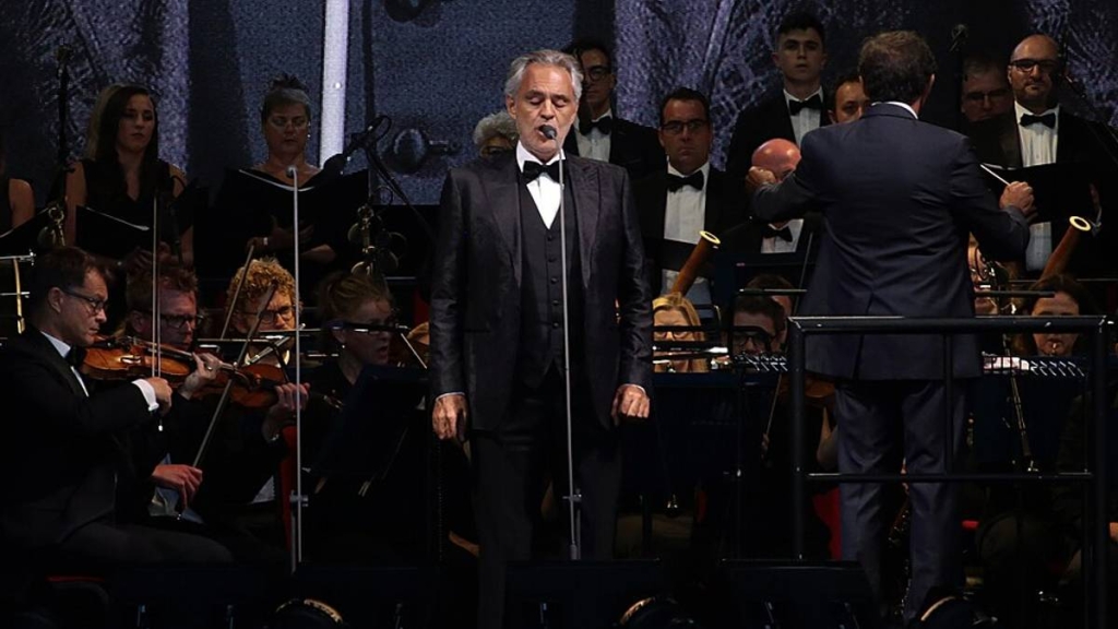 indonesia-siap-siap-terbuai-suara-emas-andrea-bocelli,-candi-borobudur-&-jiexpo-bakal-jadi-saksi!
