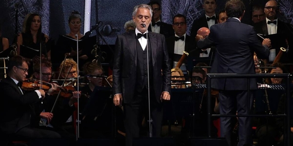 indonesia-siap-siap-terbuai-suara-emas-andrea-bocelli,-candi-borobudur-&-jiexpo-bakal-jadi-saksi!