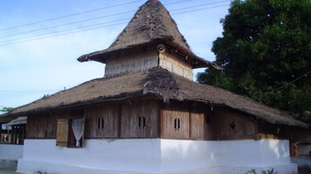 masjid-tua-wapauwe:-masjid-1414-yang-konon-pindah-dalam-semalam