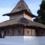 masjid-tua-wapauwe:-masjid-1414-yang-konon-pindah-dalam-semalam