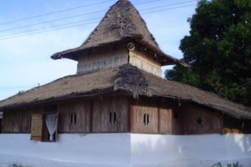 masjid-tua-wapauwe:-masjid-1414-yang-konon-pindah-dalam-semalam