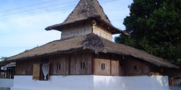masjid-tua-wapauwe:-masjid-1414-yang-konon-pindah-dalam-semalam