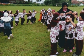 teng-bukuk,-permainan-tradisional-dari-bengkulu-yang-mirip-dengan-ular-naga