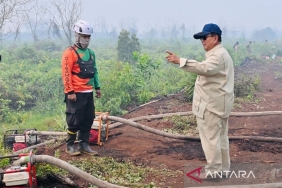 prabowo-susuri-karhutla-di-kubu-raya,-pastikan-penanganan-optimal