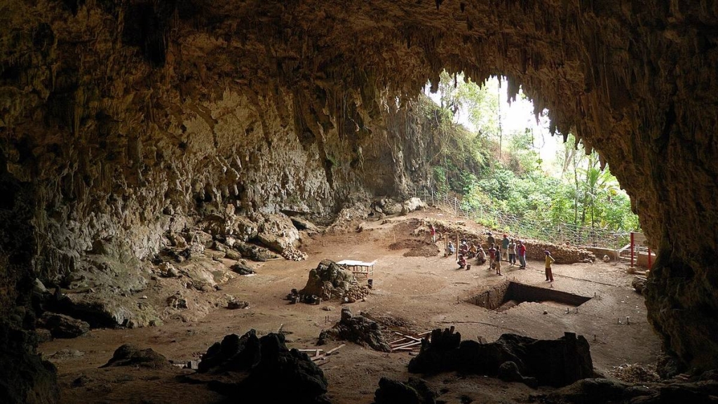 liang-bua-manggarai,-gua-tempat-ditemukannya-manusia-hobbit-berusia-190.000-tahun