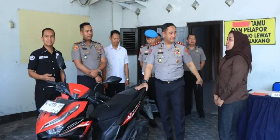 Teriakan Warga Gagalkan Curanmor di Minimarket Gresik, Satu Pelaku Ditangkap, Rekannya Diburu