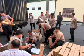 polri-salurkan-logistik-dan-oksigen-dukung-penanganan-karhutla