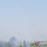 bnpb-operasikan-empat-helikopter-water-bombing-atasi-karhutla-di-kalsel