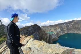 badan-geologi-temukan-retakan-di-kawah-gunung-kelimutu-pascagempa