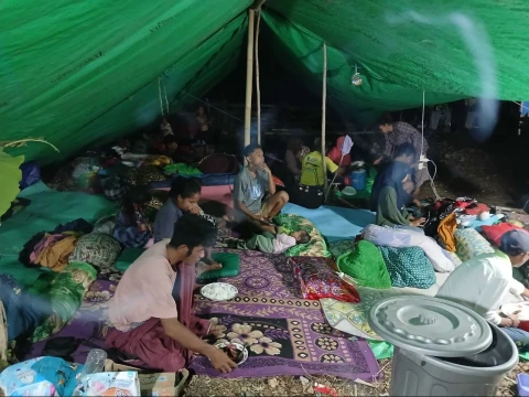 warga-terdampak-gempa-ntt-masih-bertahan-di-tenda-tradisional,-trauma-belum-pulih