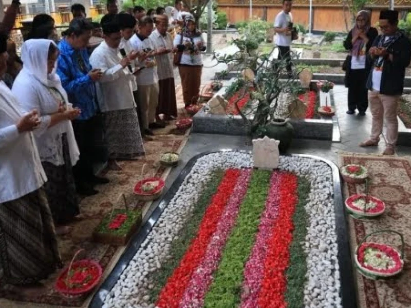 selama-muktamar-nu-tambakberas,-makam-gus-dur-dibuka-24-jam