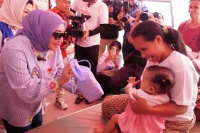 tiba-di-ntt,-menteri-pppa-pastikan-perempuan-dan-anak-korban-gempa-dapat-dukungan-pemulihan