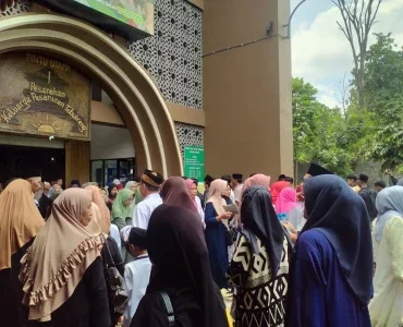 selama-muktamar-ke-35-nu,-makam-gus-dur-dibuka-24-jam