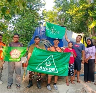 bantul-siaga-darurat-kekeringan,-gp-ansor-pundong-salurkan-25-tangki-air-bersih