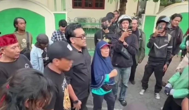 bertubi-tubi-dapat-intervensi,-aliansi-masyarakat-pati-cari-perlindungan-ke-kediaman-gus-dur