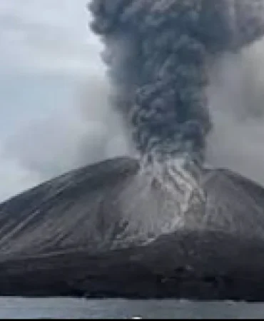anak-krakatau-‘batuk-batuk’-terus,-radius-bahaya-bagi-nelayan-3-kilometer-dari-kawah