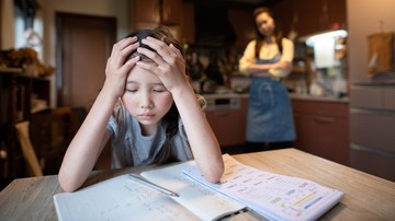 7-ciri-anak-tertekan-secara-emosional-meski-nilai-sekolahnya-tetap-bagus