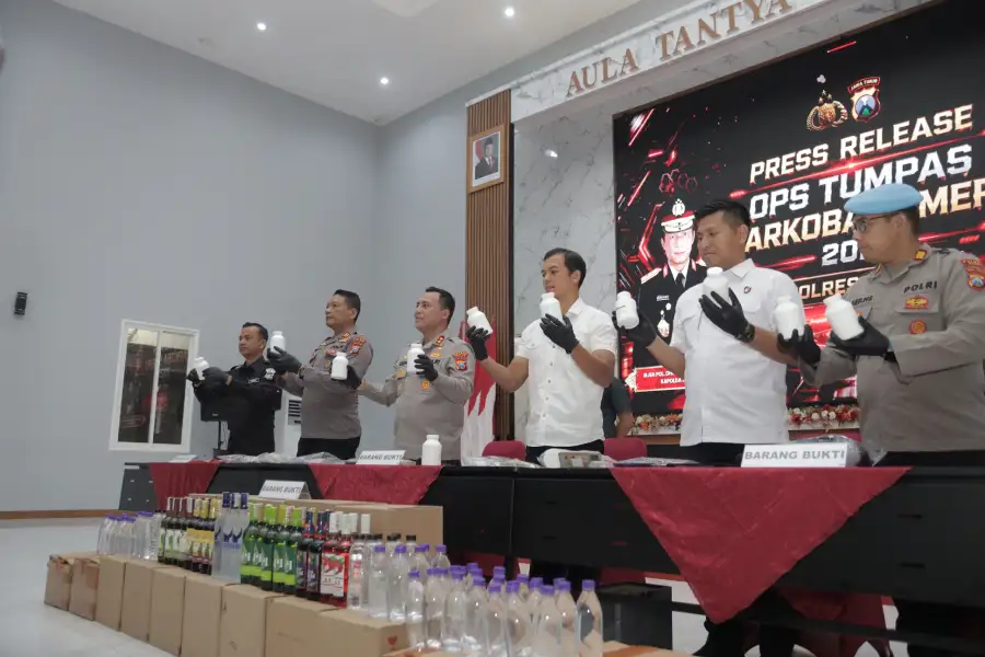 polres-blitar-ungkap-10-kasus-narkoba,-13-tersangka-diamankan