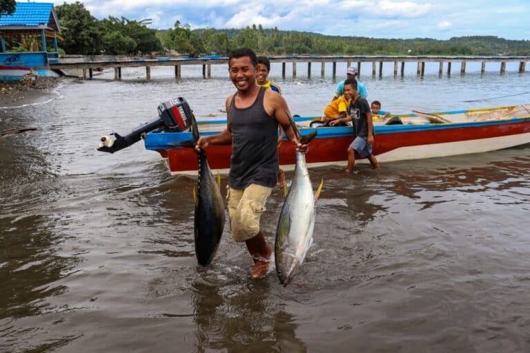 nelayan-kecil-tuna-maluku-utara-keluhkan-bbm-langka