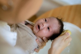 umur-berapa-bayi-boleh-mandi-2-kali-sehari?-ini-penjelasannya
