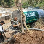 kekeringan-di-gunung-kidul,-lazisnu-diy-salurkan-30-ribu-liter-air-bersih-ke-saptosari