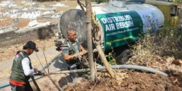 kekeringan-di-gunung-kidul,-lazisnu-diy-salurkan-30-ribu-liter-air-bersih-ke-saptosari