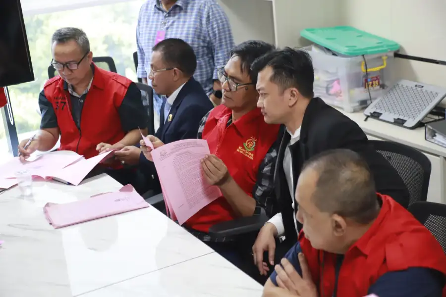berkas-3-tersangka-pungli-dinas-esdm-jatim-belum-dilimpahkan-ke-pengadilan