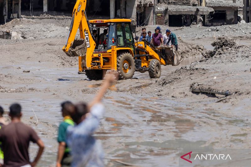 nepal-selamatkan-121-turis-asing-dari-bencana-banjir