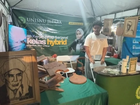 pamerkan-seni-ukir,-unisnu-jepara-ramaikan-bazar-dan-ekspo-muktamar-ke-35-nu