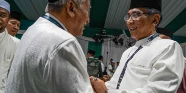 tangis-haru-gus-yahya-usai-lpj-pbnu-diterima-aklamasi