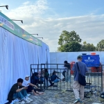 sujud-di-sela-dentum-musik:-cara-kaum-muda-menikmati-hiburan-tanpa-meninggalkan-ibadah