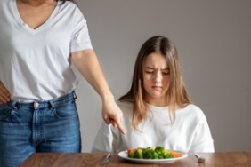 sering-komentar-soal-berat-badan-dan-makanan-anak?-hati-hati-jadi-almond-mom