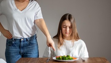 sering-komentar-soal-berat-badan-dan-makanan-anak?-hati-hati-jadi-almond-mom