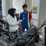 3-hari-dicampakkan-pemilik,-motor-di-parkiran-indomaret-diamankan-polres-lamongan