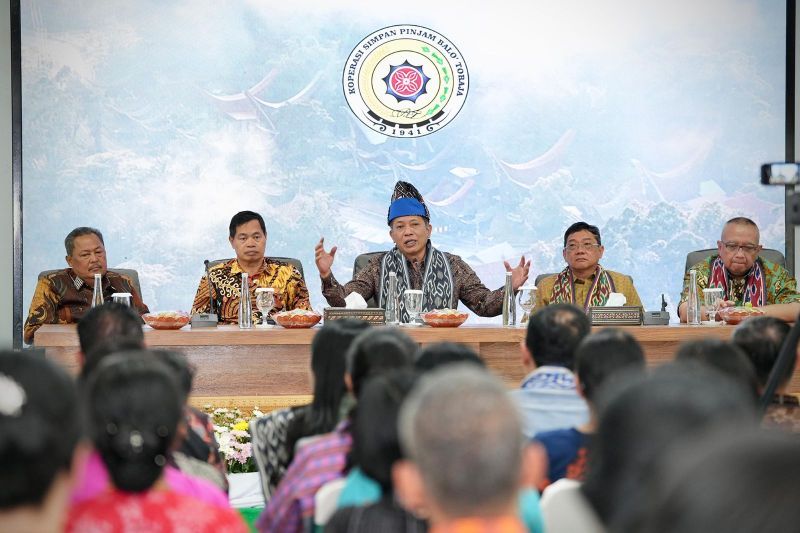 menkop:-koperasi-jangan-hanya-jadi-tempat-pinjam-uang