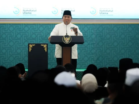 presiden-prabowo-terima-kartanu-seumur-hidup-di-penutupan-muktamar-ke-35-nu