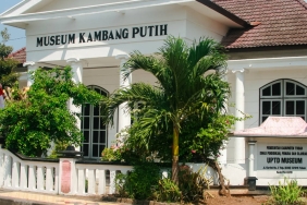 museum-kambang-putih-tuban,-menjelajah-saksi-bisu-kejayaan-maritim-tuban-hingga-kisah-koes-plus