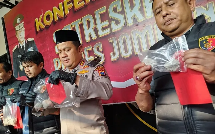 8-orang-jadi-tersangka-kasus-pengeroyokan-pesilat-usai-ijazah-kubro-pra-muktamar-nu-di-jombang
