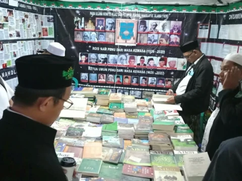 pameran-perpustakaan-pbnu-hadirkan-sejarah-1-abad-nu-di-ekspo-muktamar-ke-35