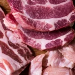 hukum-belanja-di-toko-yang-menjual-daging-babi