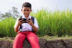 larangan-penggunaan-hp-di-sekolah,-benarkah-bikin-anak-lebih-fokus?-ini-kata-studi