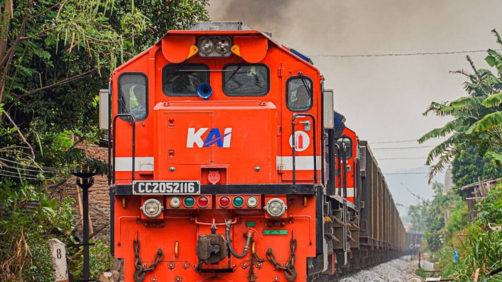 kereta-api-bisa-jadi-tulang-punggung-logistik-nasional,-mengapa-demikian?