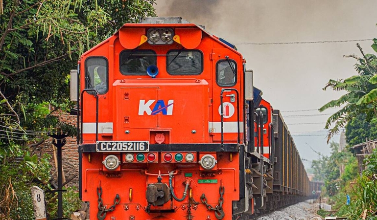 kereta-api-bisa-jadi-tulang-punggung-logistik-nasional,-mengapa-demikian?