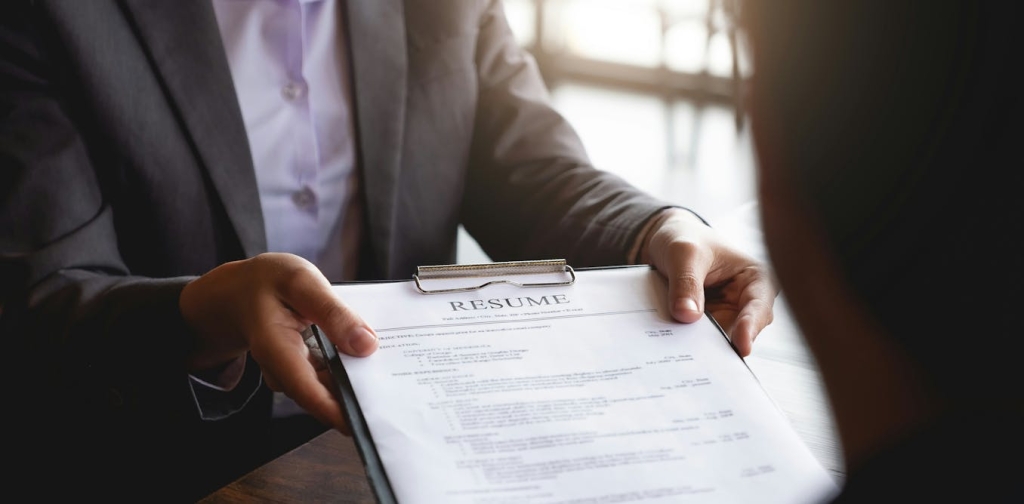 qualified-but-overlooked:-how-bias-keeps-indigenous-job-seekers-from-getting-hired