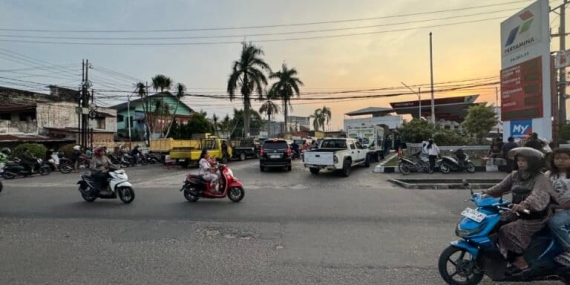 antrean-spbu-di-luar-jawa-mengular,-bukti-ketimpangan-energi?